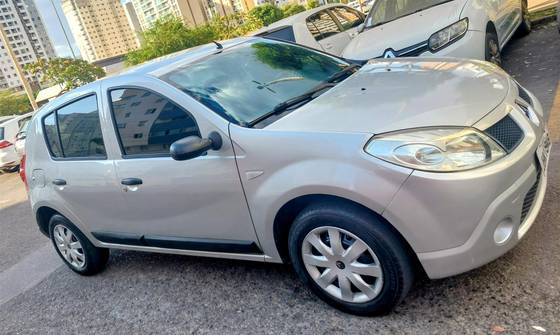 RENAULT SANDERO 1.6 EXPRESSION 8V FLEX 4P MANUAL RENAULT SANDERO 1.6 EXPRESSION 8V FLEX 4P MANUAL
